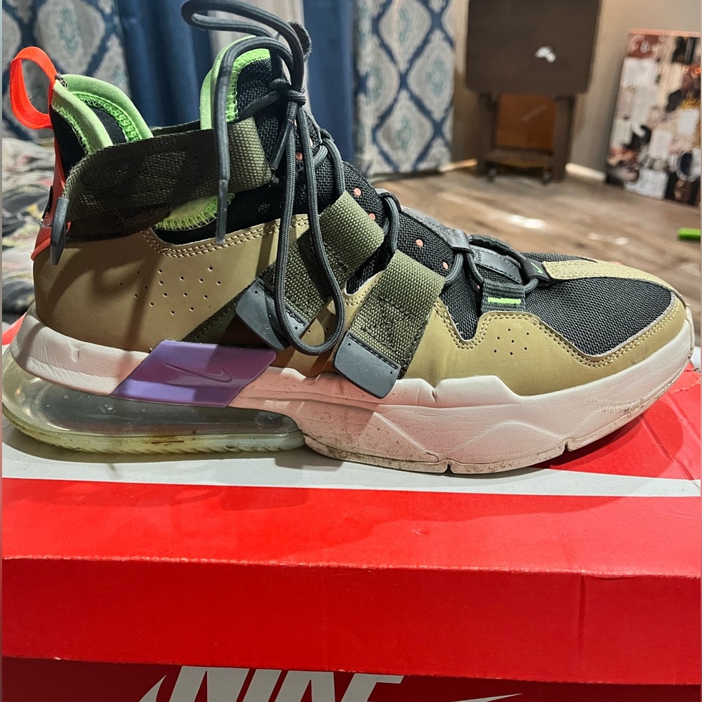 Nike Edge 270”parachute “